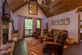 Winterfell Lodge at Eagles Nest - NEW LISTING with a creek and firepit! Banner Elk